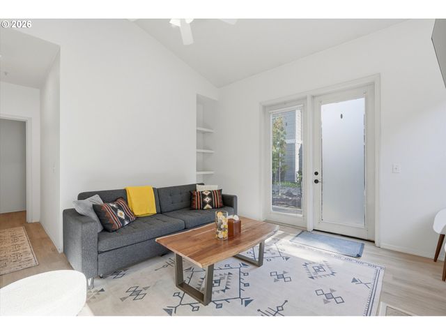 729 Se FAIRWINDS Loop, Vancouver, WA 98661