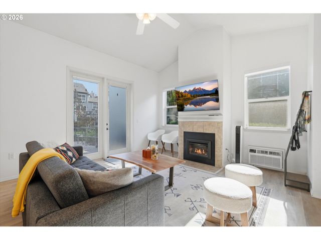 729 Se FAIRWINDS Loop, Vancouver, WA 98661