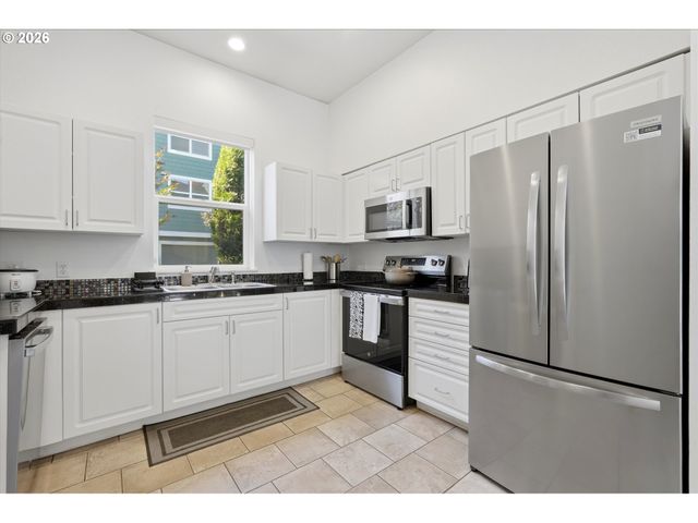 729 Se FAIRWINDS Loop, Vancouver, WA 98661