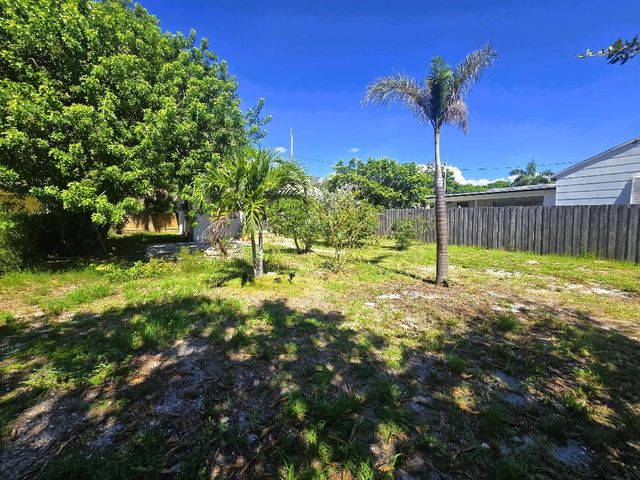 1115 S M Street, Lake Worth, FL 33460