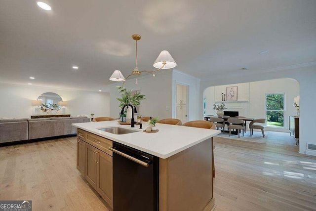 820 Oakhaven Drive, Roswell, GA 30075