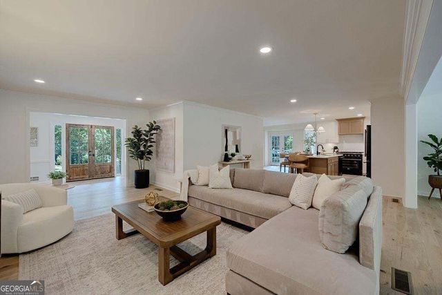 820 Oakhaven Drive, Roswell, GA 30075