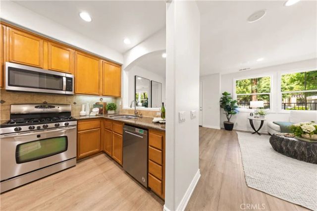 76 Trailing Vine, Irvine, CA 92602