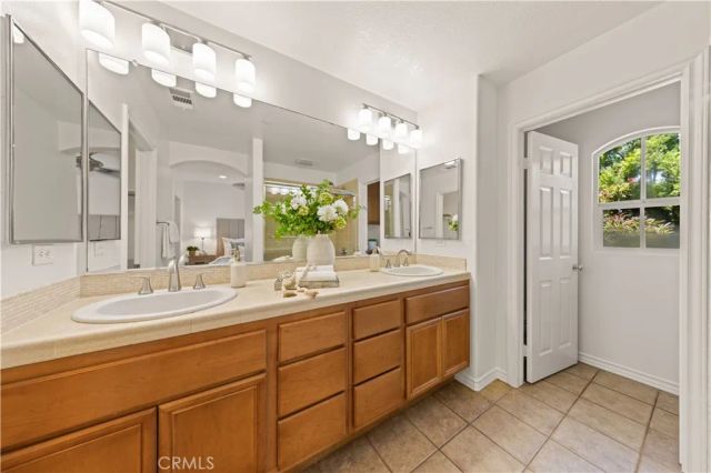 76 Trailing Vine, Irvine, CA 92602