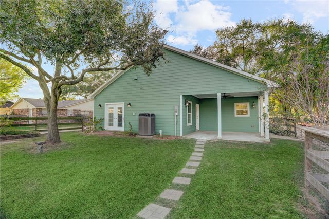 2075 Lomax School Road, La Porte, TX 77571