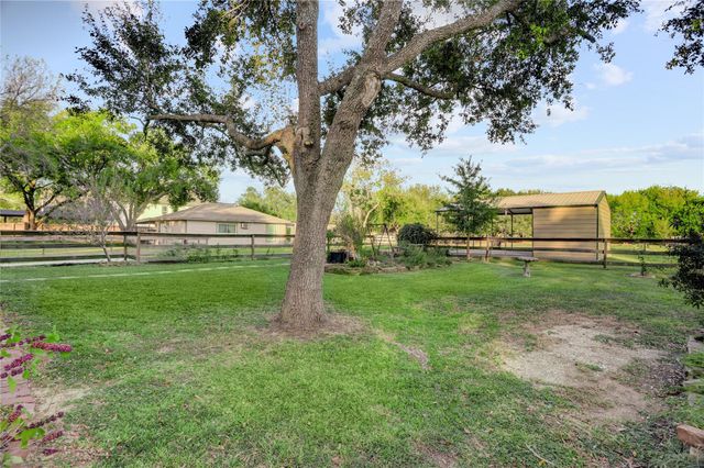 2075 Lomax School Road, La Porte, TX 77571