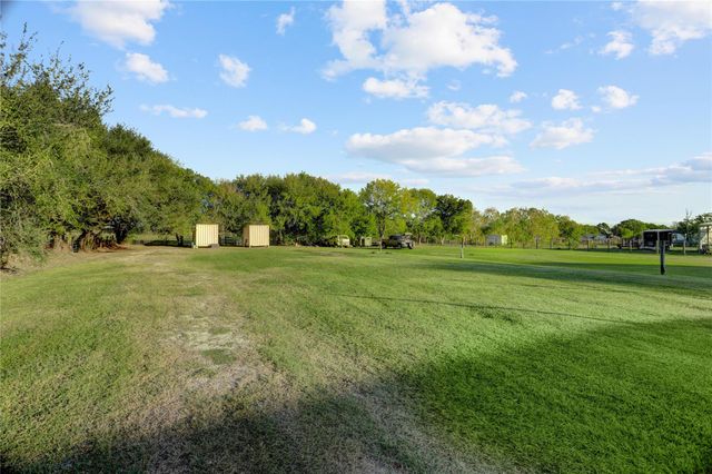 2075 Lomax School Road, La Porte, TX 77571