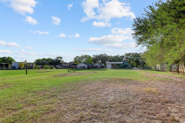 2075 Lomax School Road, La Porte, TX 77571