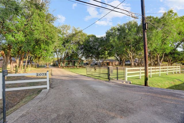 2075 Lomax School Road, La Porte, TX 77571