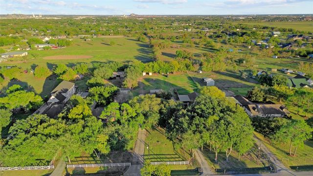 2075 Lomax School Road, La Porte, TX 77571