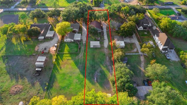 2075 Lomax School Road, La Porte, TX 77571