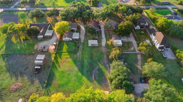 2075 Lomax School Road, La Porte, TX 77571