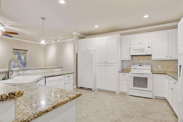 2075 Lomax School Road, La Porte, TX 77571