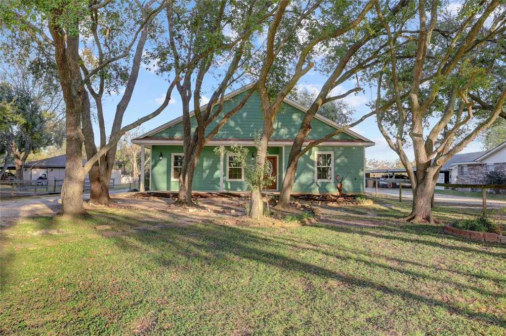 2075 Lomax School Road, La Porte, TX 77571