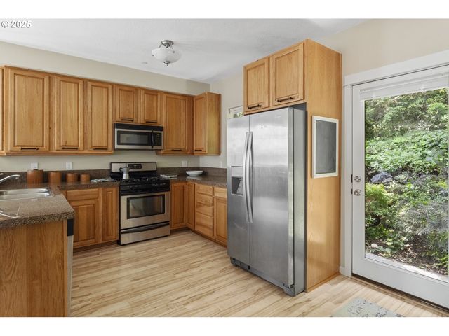 9243 Nw GERMANTOWN Rd, Portland, OR 97231