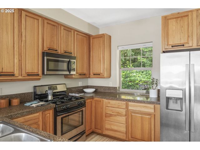 9243 Nw GERMANTOWN Rd, Portland, OR 97231