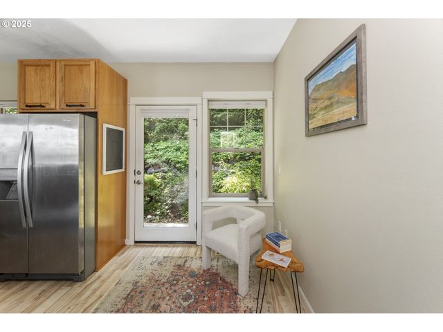 9243 Nw GERMANTOWN Rd, Portland, OR 97231