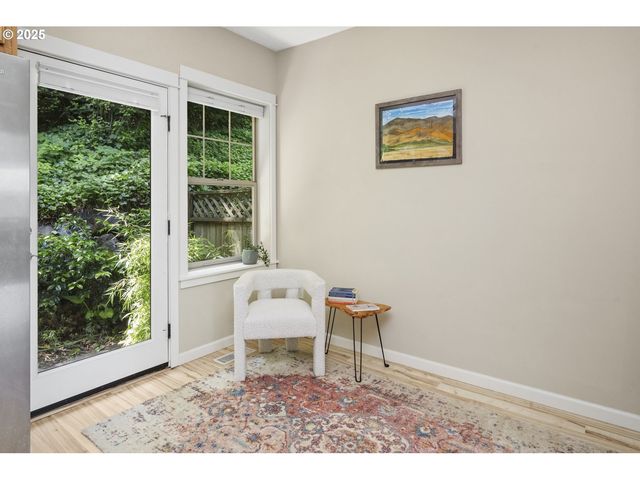 9243 Nw GERMANTOWN Rd, Portland, OR 97231