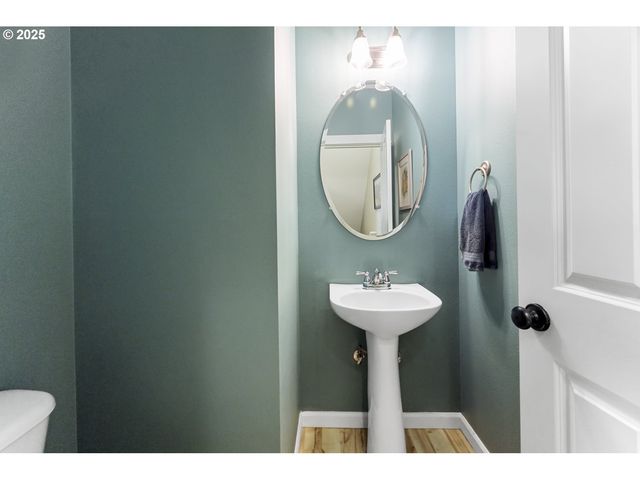 9243 Nw GERMANTOWN Rd, Portland, OR 97231