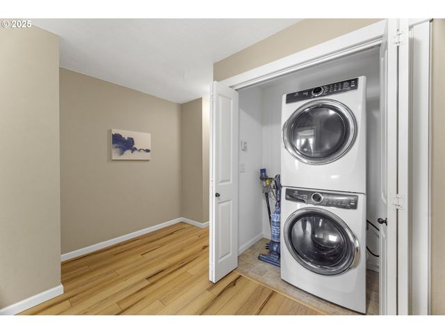 9243 Nw GERMANTOWN Rd, Portland, OR 97231