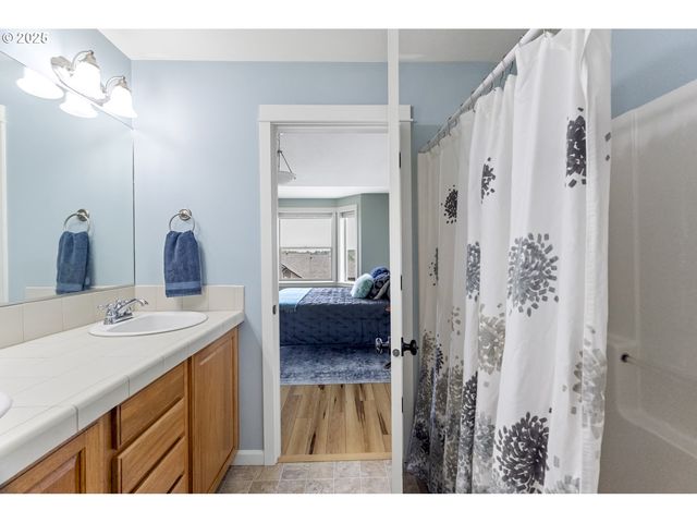 9243 Nw GERMANTOWN Rd, Portland, OR 97231