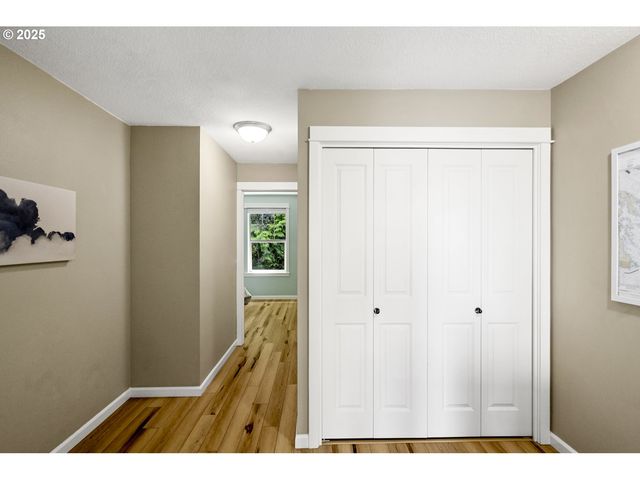9243 Nw GERMANTOWN Rd, Portland, OR 97231