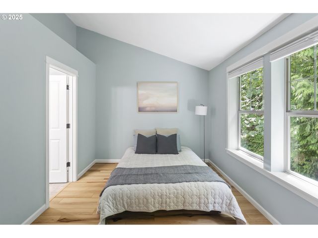 9243 Nw GERMANTOWN Rd, Portland, OR 97231
