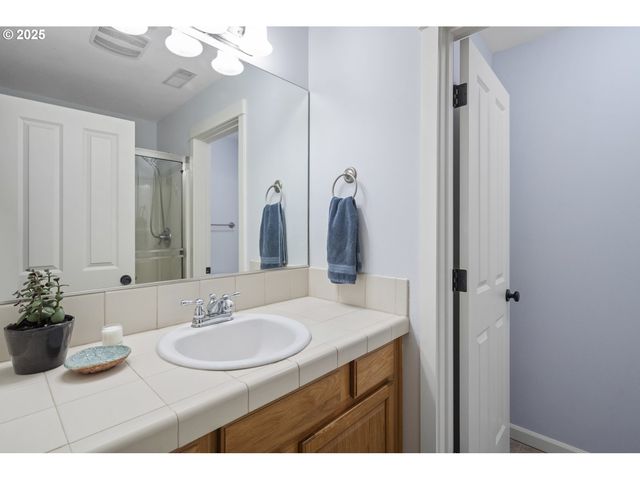 9243 Nw GERMANTOWN Rd, Portland, OR 97231