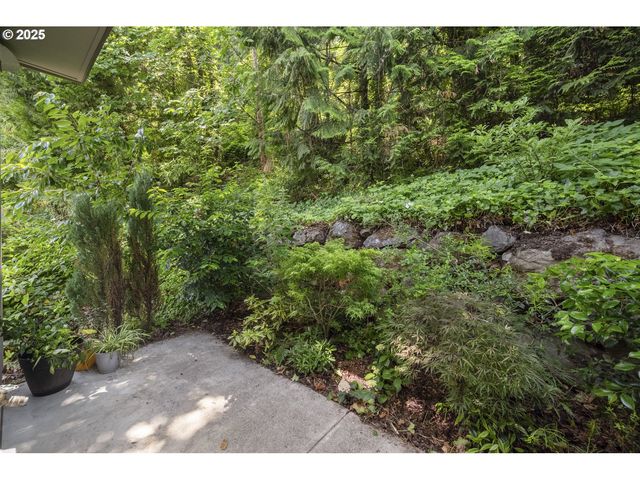 9243 Nw GERMANTOWN Rd, Portland, OR 97231
