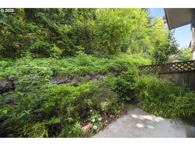 9243 Nw GERMANTOWN Rd, Portland, OR 97231