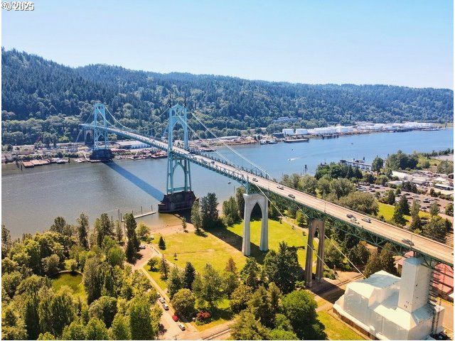 9243 Nw GERMANTOWN Rd, Portland, OR 97231