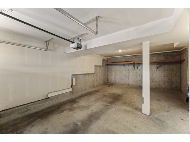 9243 Nw GERMANTOWN Rd, Portland, OR 97231