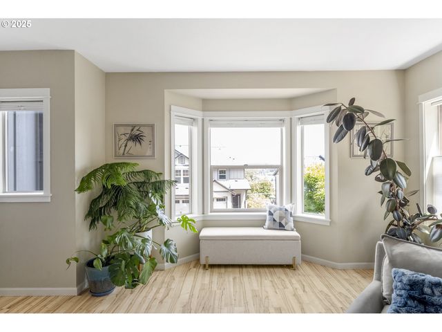 9243 Nw GERMANTOWN Rd, Portland, OR 97231