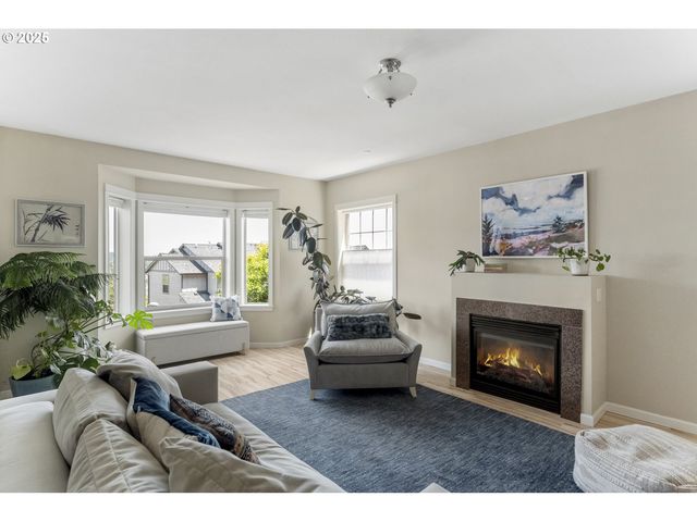 9243 Nw GERMANTOWN Rd, Portland, OR 97231