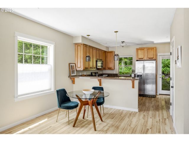 9243 Nw GERMANTOWN Rd, Portland, OR 97231