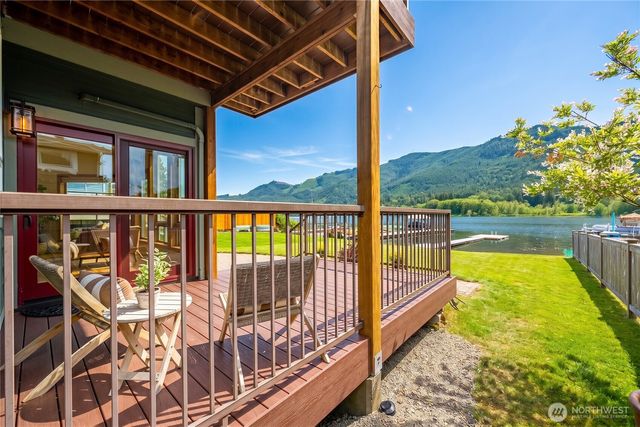 270 Shallow Shore Road, Bellingham, WA 98229