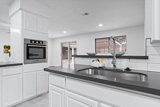 322 E Edgebrook Drive, Houston, TX 77034