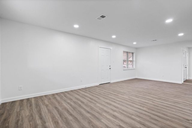 322 E Edgebrook Drive, Houston, TX 77034