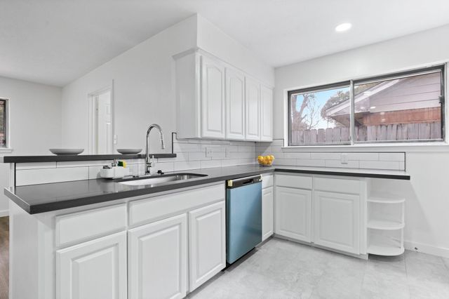 322 E Edgebrook Drive, Houston, TX 77034