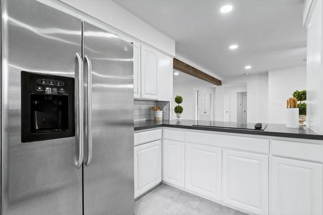 322 E Edgebrook Drive, Houston, TX 77034