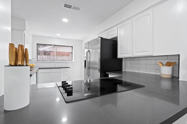 322 E Edgebrook Drive, Houston, TX 77034