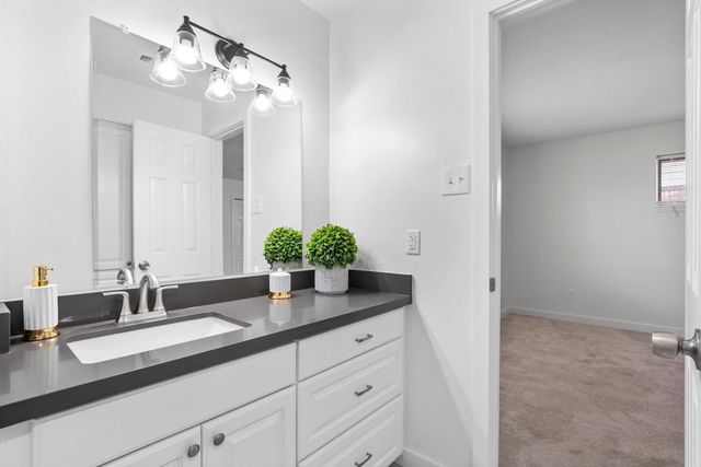 322 E Edgebrook Drive, Houston, TX 77034