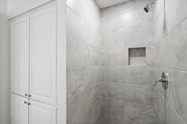 322 E Edgebrook Drive, Houston, TX 77034