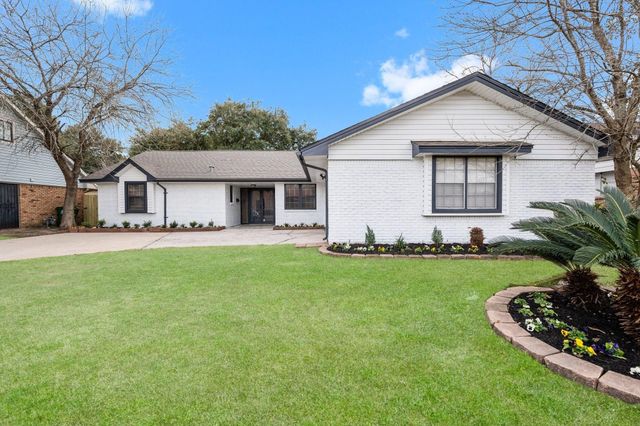 322 E Edgebrook Drive, Houston, TX 77034