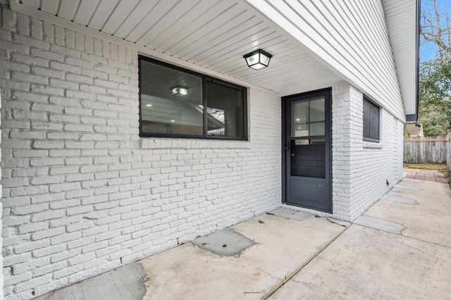 322 E Edgebrook Drive, Houston, TX 77034