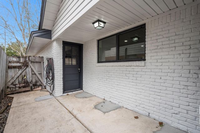 322 E Edgebrook Drive, Houston, TX 77034