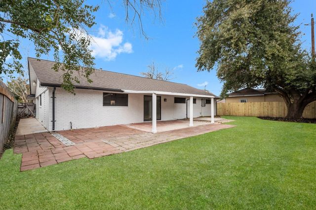 322 E Edgebrook Drive, Houston, TX 77034