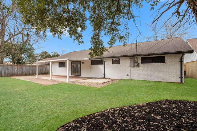 322 E Edgebrook Drive, Houston, TX 77034