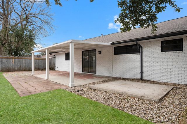 322 E Edgebrook Drive, Houston, TX 77034