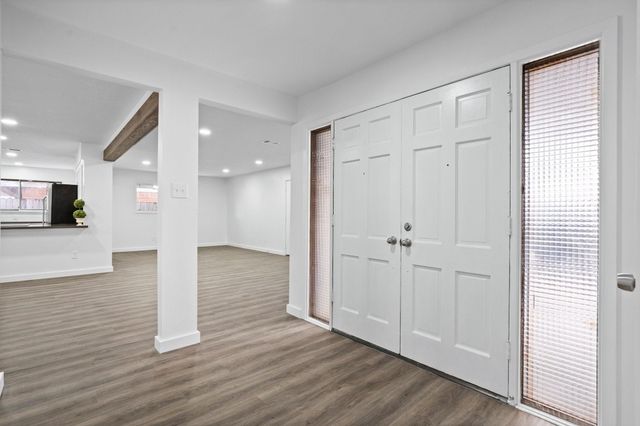 322 E Edgebrook Drive, Houston, TX 77034